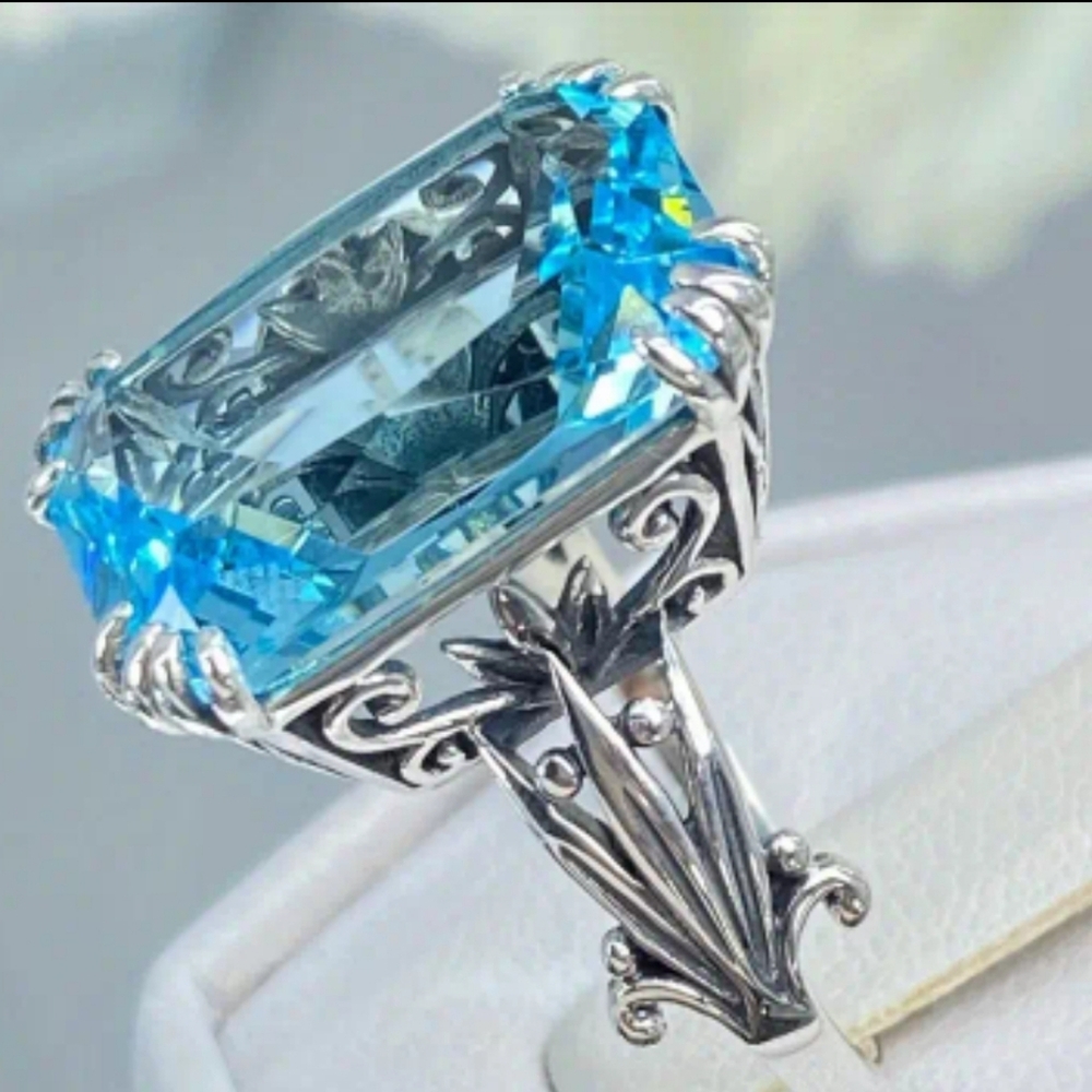 Elegant Blue Gemstone Ring - Picture 4 of 4